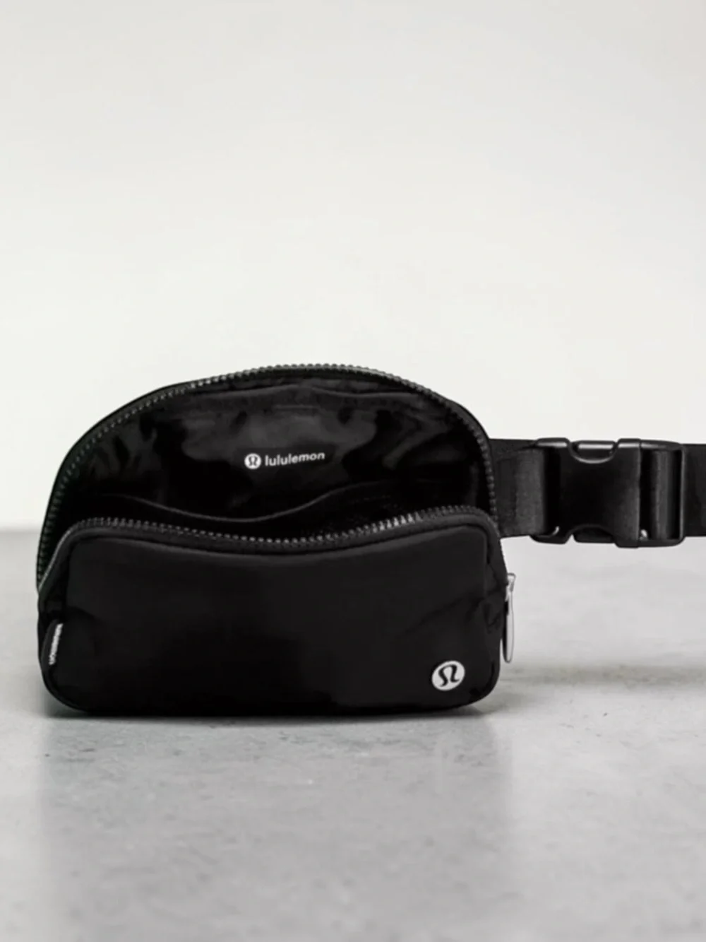 LULULEMON Everywhere Belt Bag – Black 1L, Extended Strap, NWT - Picture 4 of 11